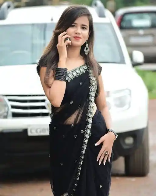 akeli ladki ki photo