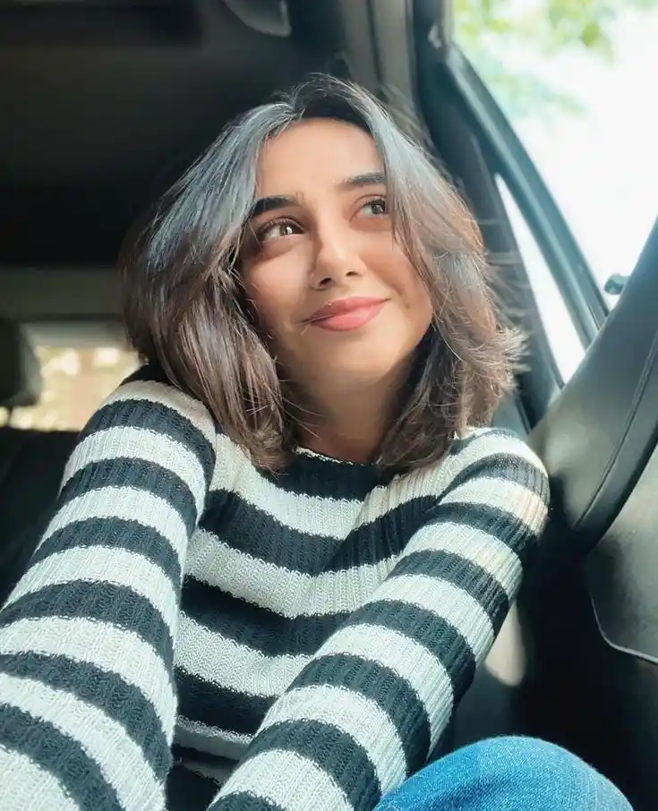 alone-cute-girl-dp