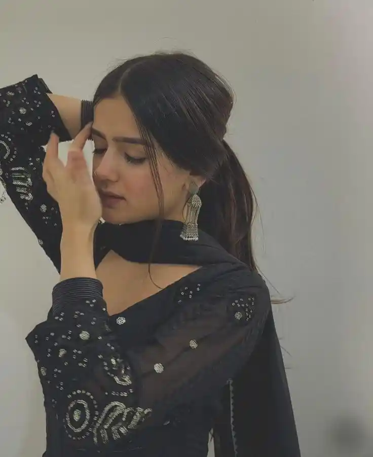 attitude girl aesthetic dp