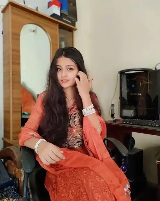 cute-girl-dp-cat