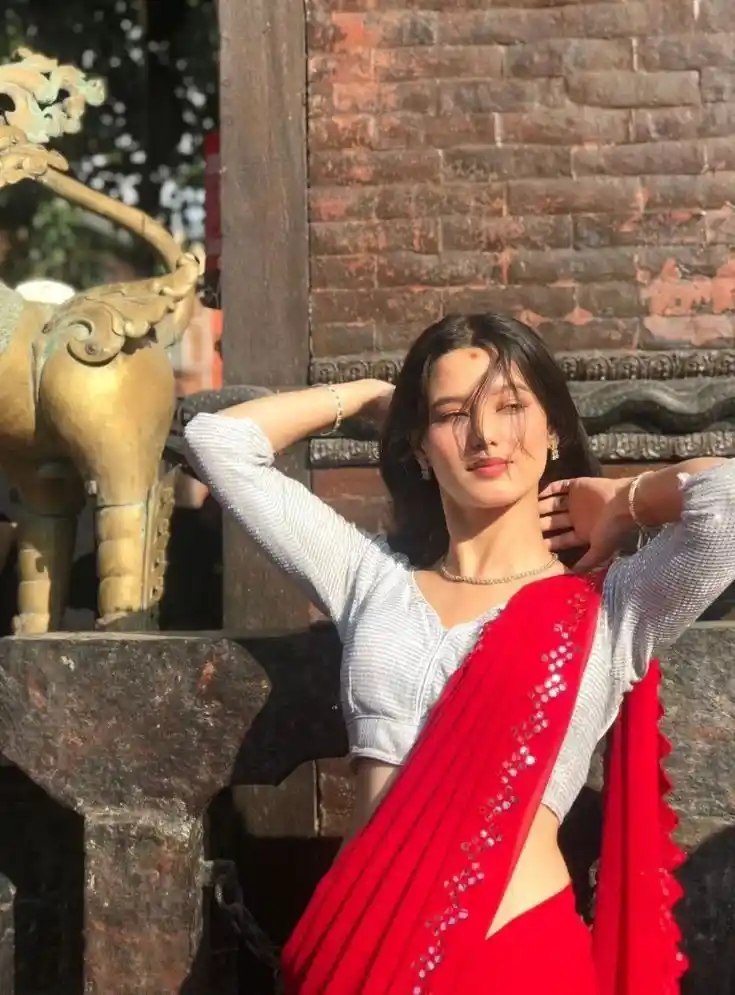 girls dp back pose