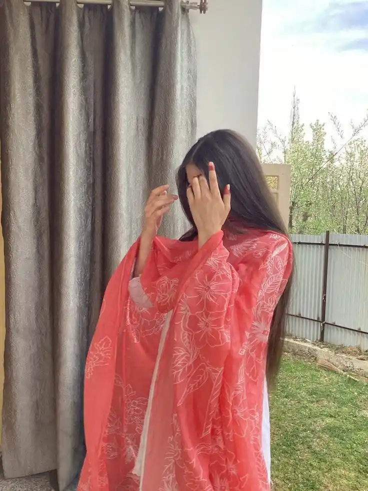 hidden face dp for girls back side