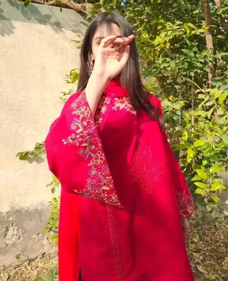 hidden face dp for girls with cap