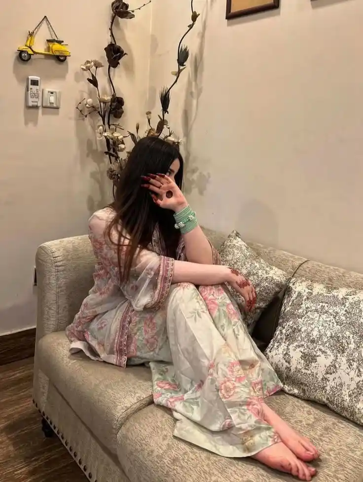 hide face girl pic anime