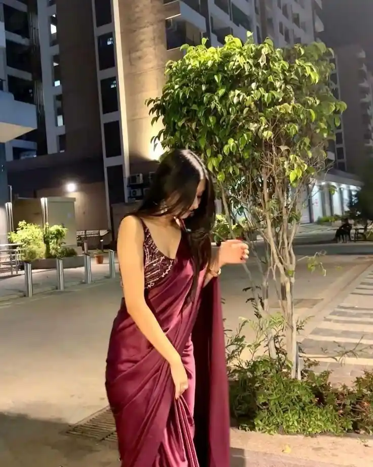 hide face girl pic back side
