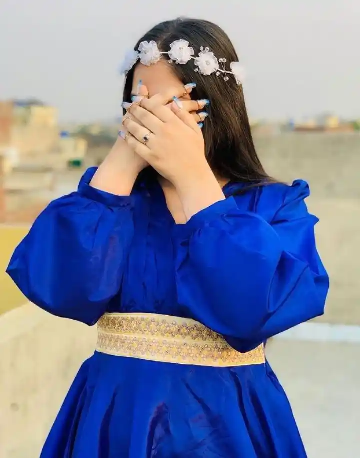 hide face girl pic back
