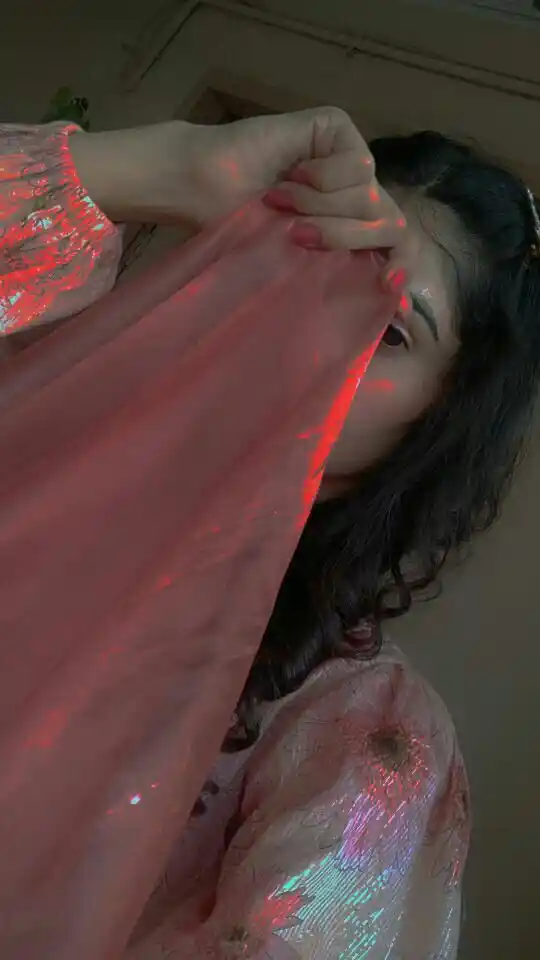 hot hide face girl pic