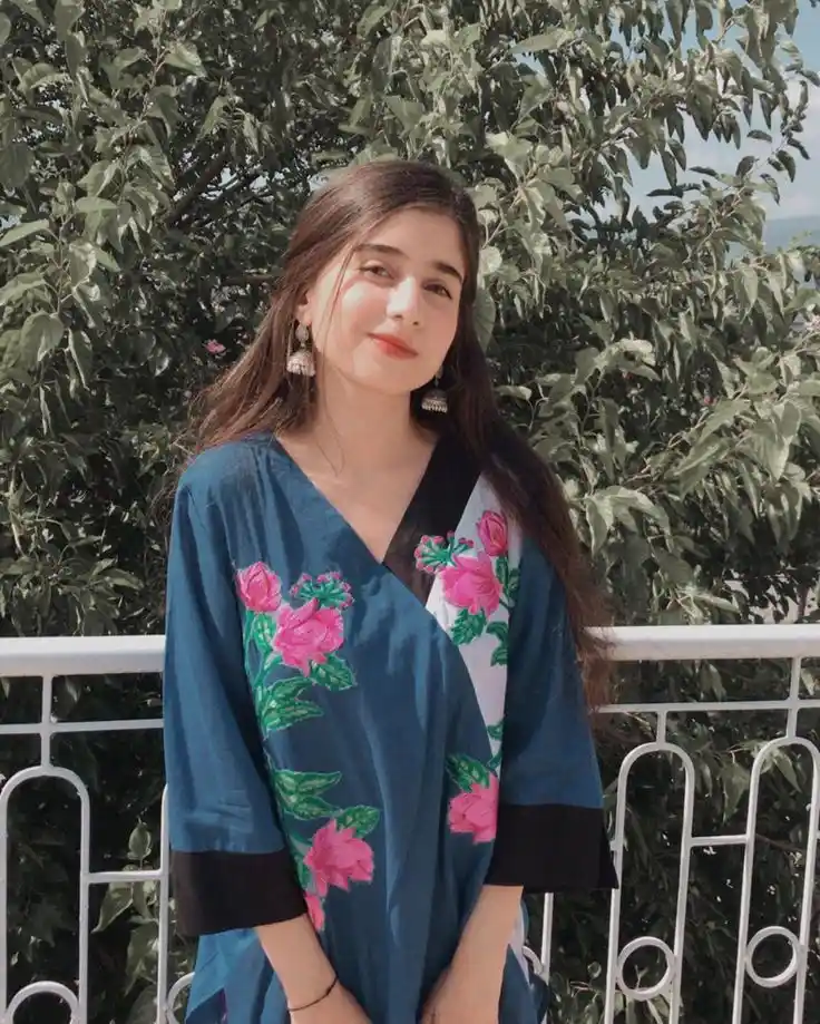 insta-cute-girl-dp