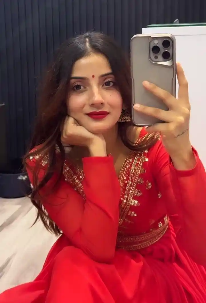 ladki ka photo attitude