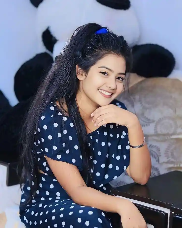 ladki ki dp black and white