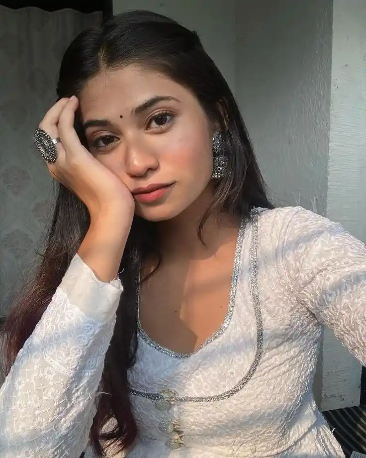 sad real girl pic