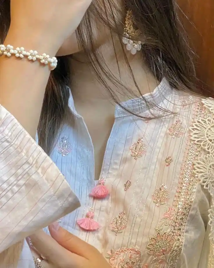 short hair hidden face girl dp for instagram