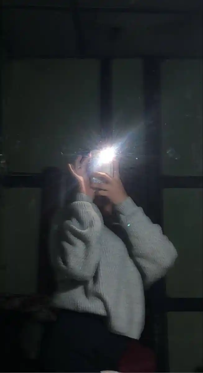 aesthetic blur girl dp for instagram