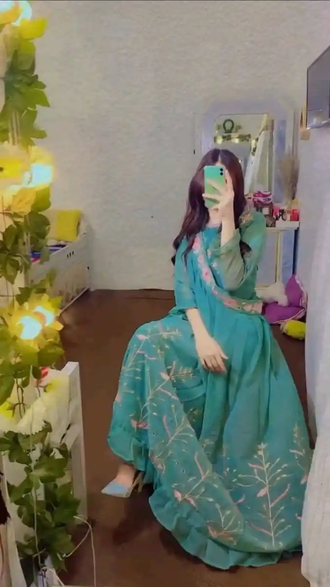 aesthetic dp mirror selfie 63