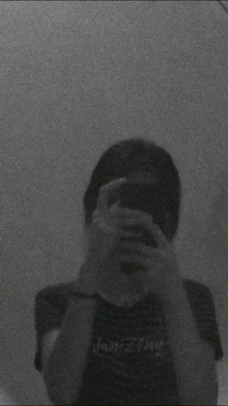 black blur girl photo