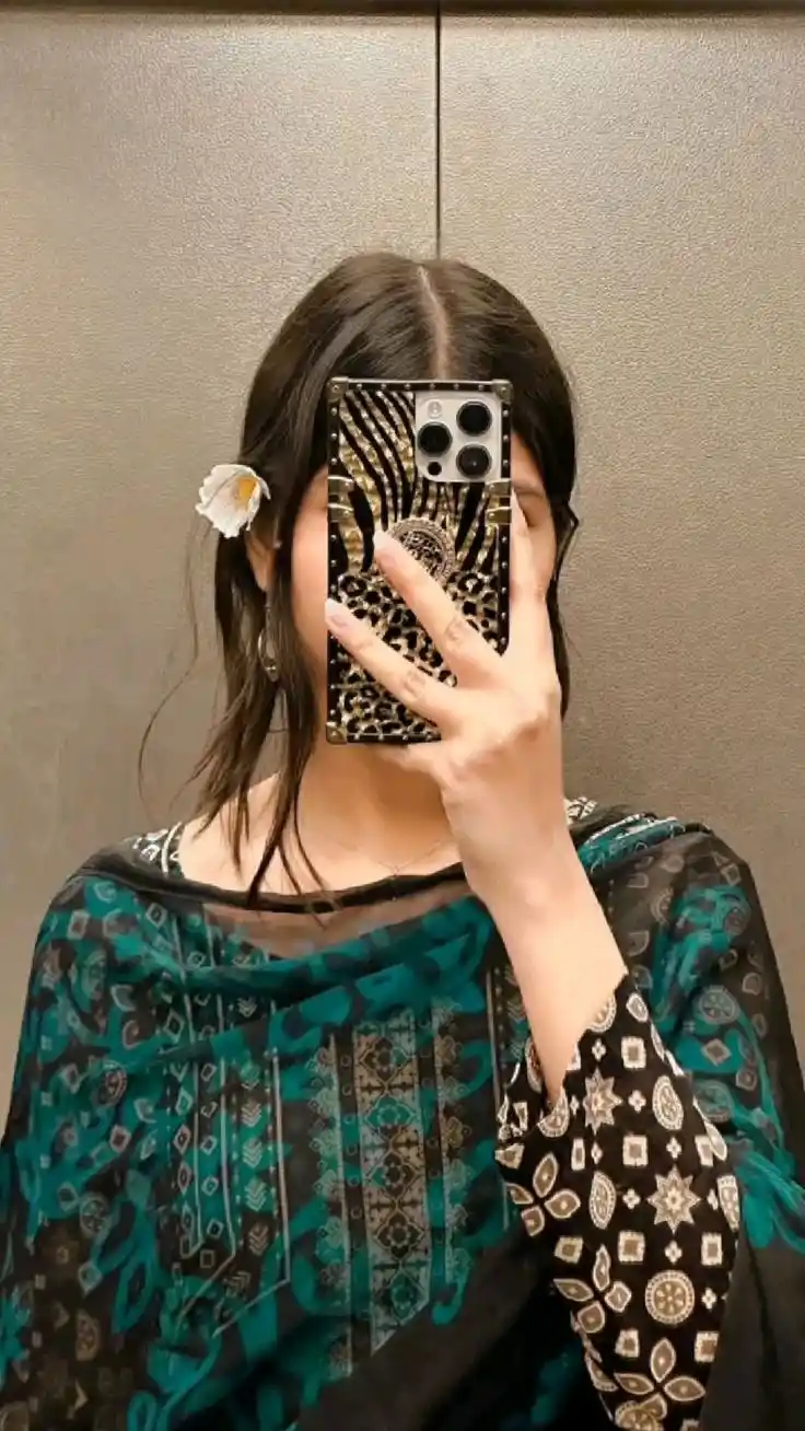 black mirror selfie dp boy 45