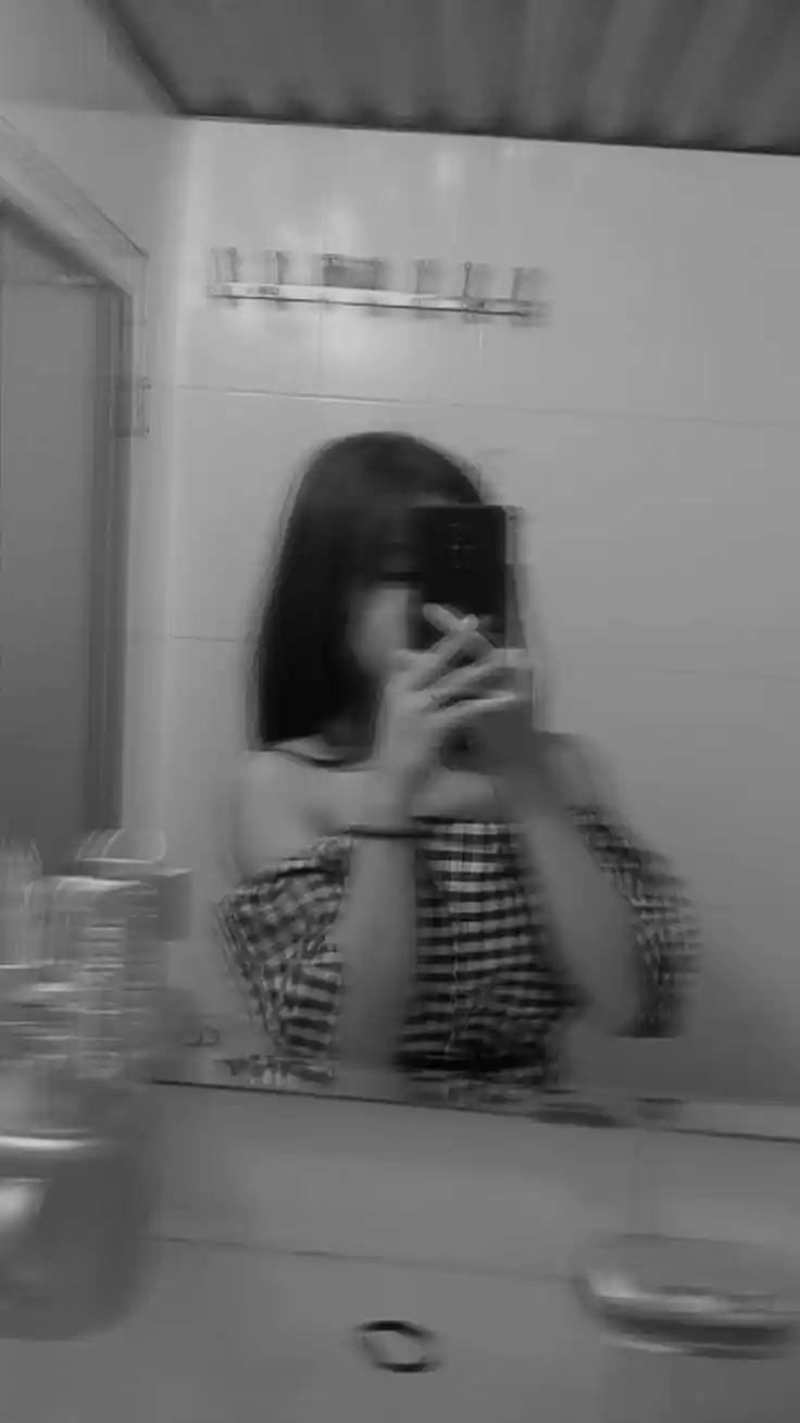 blur black and white girl photo