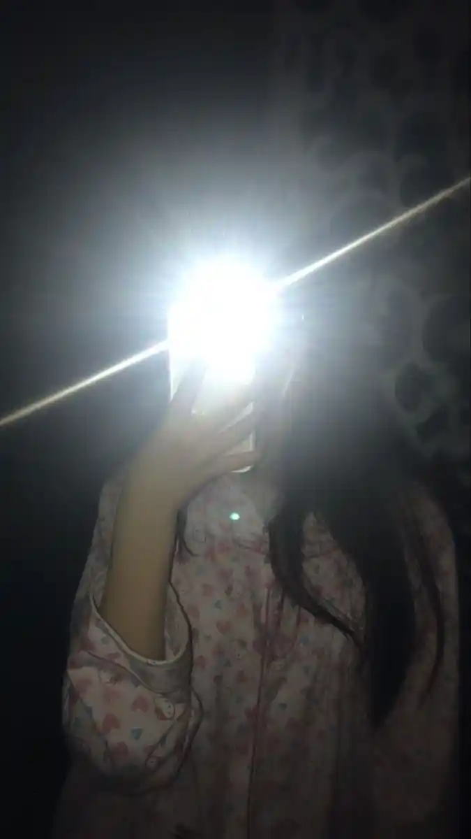 blurry girl photos