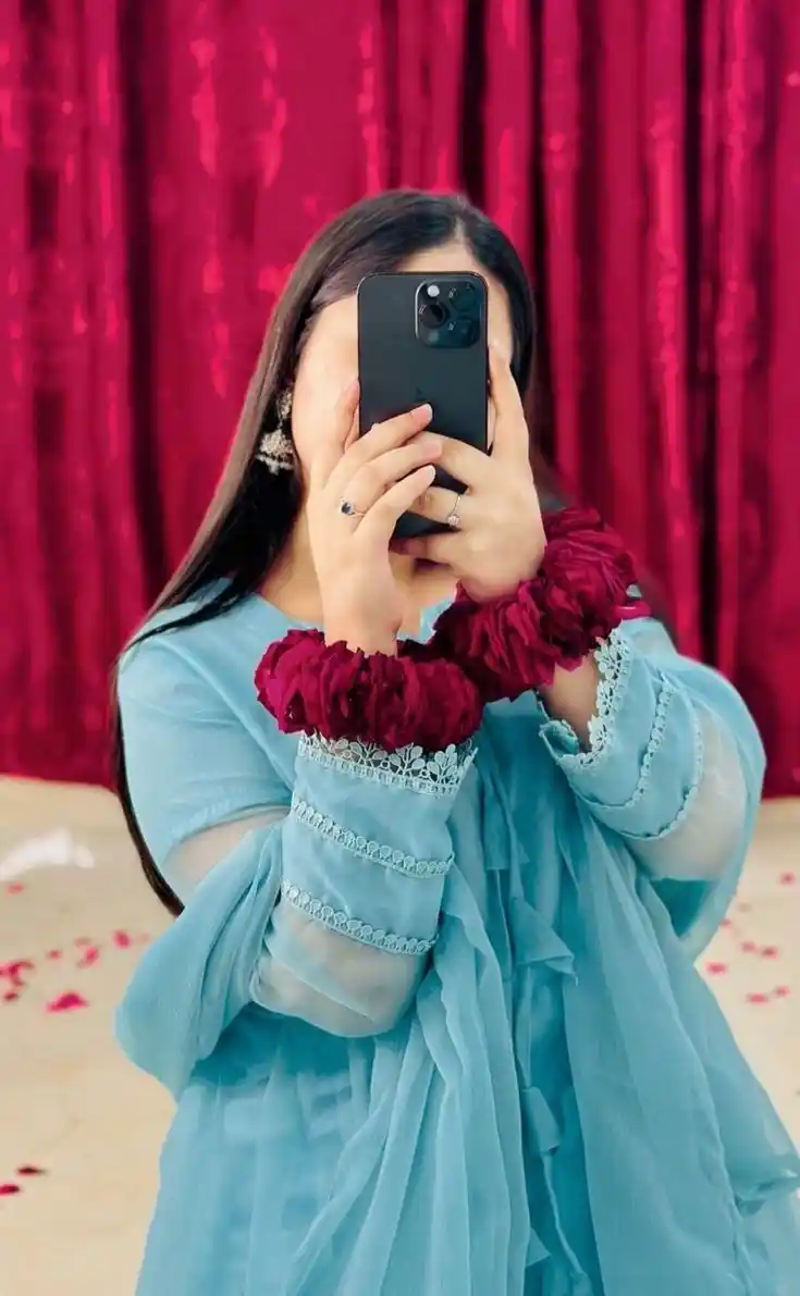 iphone mirror selfie dp 19