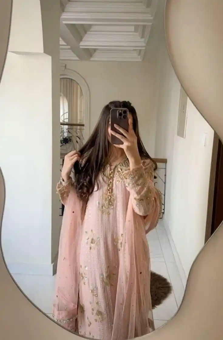mirror selfie dp for instagram girl attitude 64