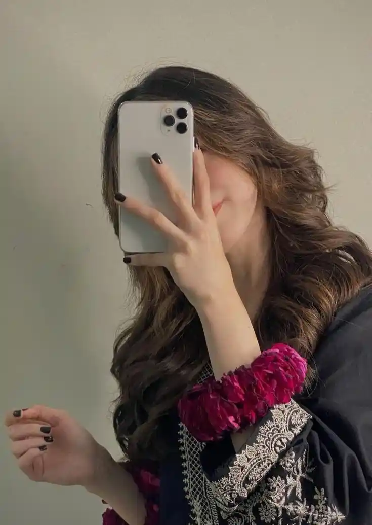 mirror selfie dp 1